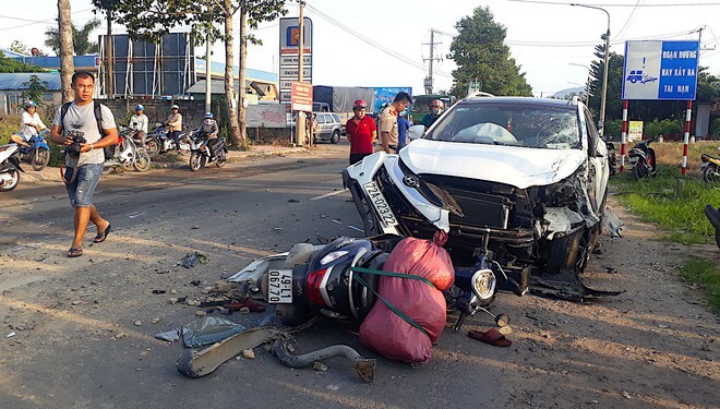 Bị kéo lê dưới gần xe ben, một người tử vong sau tai nạn liên hoàn