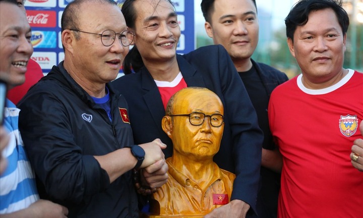 HLV Park nhận món quà đặc biệt trước trận “đại chiến” với Thái Lan