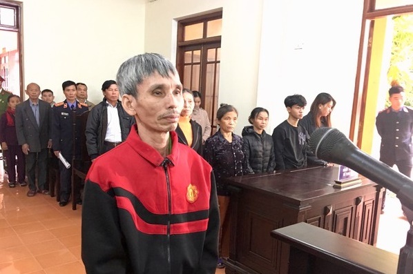 Đâm hàng xóm trọng thương vì mâu thuẫn từ rổ mướp, người đàn ông lãnh 3 năm tù