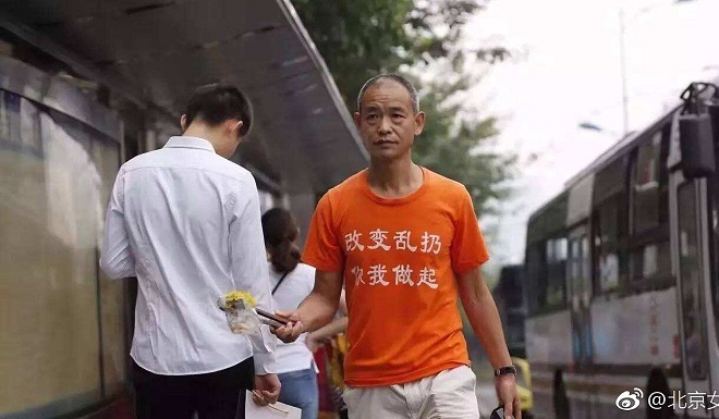 Bất chấp bị đánh, chửi, triệu phú Trung Quốc cần mẫn nhặt rác mỗi ngày suốt 4 năm