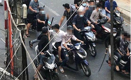 Đến nhà bạn chơi, nam thanh niên 8X bị nhóm đòi nợ chém gần đứt cánh tay