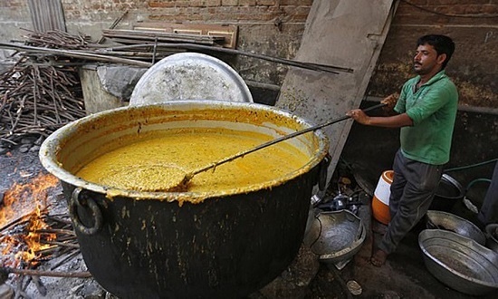 Xót xa bé trai 3 tuổi tử vong vì ngã vào nồi cà ri