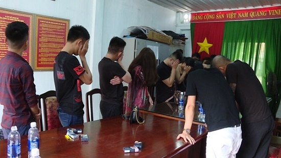 Bắt quả tang hàng chục nam thanh nữ tú thuê biệt thự ở Vũng Tàu mở tiệc ma túy