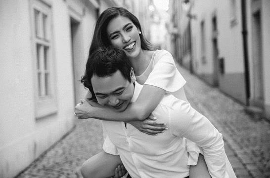 Vợ chồng siêu mẫu Lan Khuê - John Tuấn Nguyễn hạnh phúc chào đón con đầu lòng