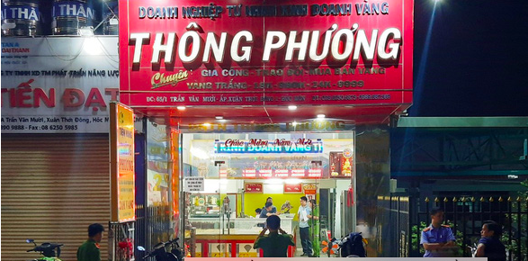 Bắt giữ 3 nghi can nổ súng cướp tiệm vàng ở Hóc Môn