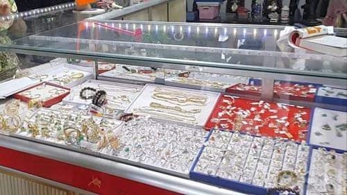 Long An: Hai thanh niên táo tợn cướp tiệm vàng giữa ban ngày