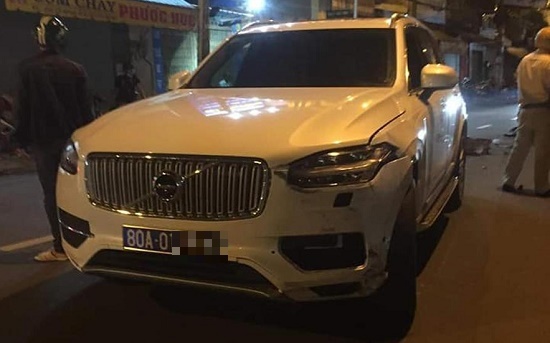 TP.HCM: Xe biển xanh gây tai nạn, 1 người bị thương