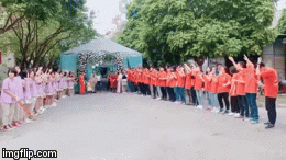 Ngày cưới cô giáo học trò kéo đến hát vang xóm, tranh cướp hoa mong thoát ế