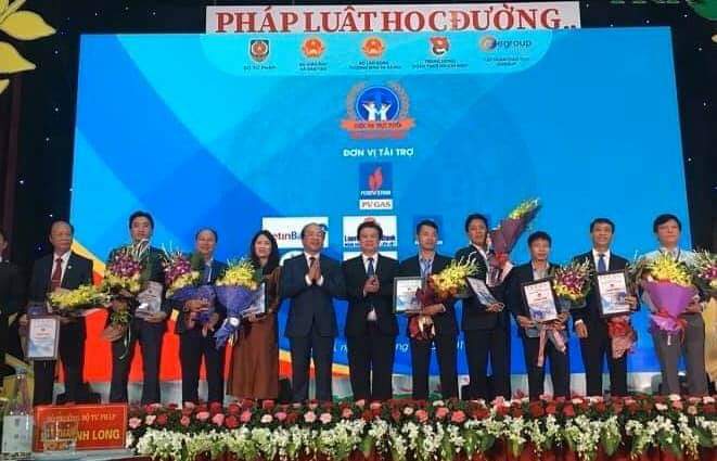 LienVietPostBank sát cánh cùng các thí sinh cuộc thi “Pháp luật học đường”