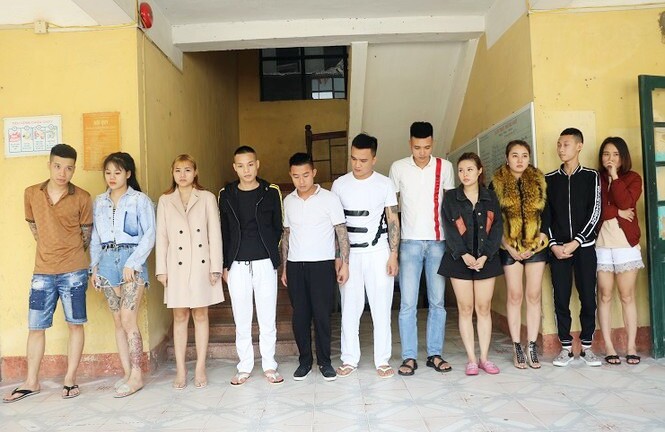 Bắt quả tang 11 chân dài thác loạn ma túy trong biệt thự