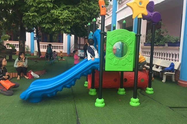 Vụ bé 3 tuổi tử vong vì chơi cầu trượt: Phụ huynh vẫn chưa nhận được thông báo từ nhà trường