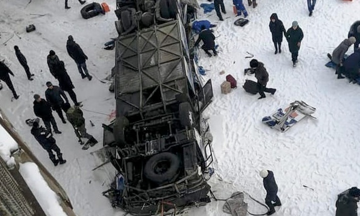 Tin tức thế giới mới nóng nhất ngày 2/12: Tai nạn xe buýt kinh hoàng, 19 người thiệt mạng