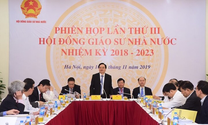 Việt Nam có thêm 422 giáo sư, phó giáo sư, người trẻ nhất 38 tuổi
