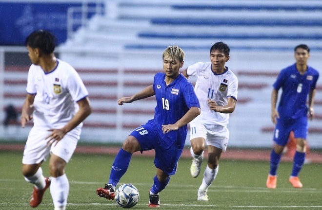 CĐV Thái Lan chán nản sau trận đấu với U22 Lào: 