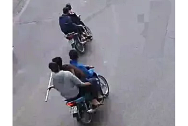 Hà Nội: Bắt nhóm thanh niên cầm dao