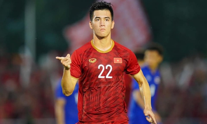 Đăng ảnh ăn mừng chiến thắng, Tiến Linh bị hội anh em 