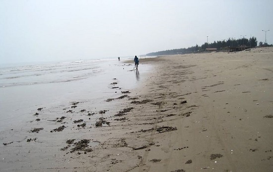 Thi thể người đàn ông trên tay trái có hình xăm 4 chữ số trôi dạt vào bờ biển