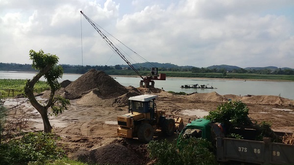 “Cát tặc” ngang nhiên hoạt động dù bị xử phạt nhiều lần
