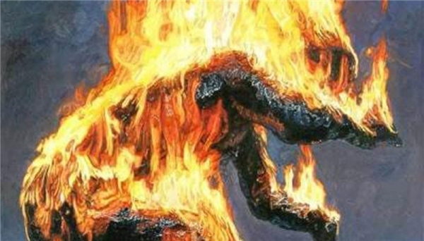 Ấn Độ: Đến tòa làm chứng, nạn nhân hiếp dâm bị thủ phạm thiêu chết