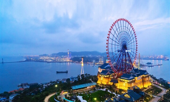 Sếu đầu đàn tạo hấp lực đầu tư vào thành phố di sản 