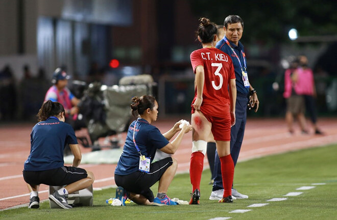 Cầu thủ bị chảy máu đùi trong trận chung kết Việt Nam - Thái Lan được thưởng 50 triệu đồng