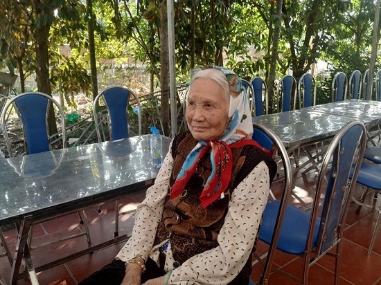 Bà nội thủ môn Văn Toản động viên cháu trước trận chung kết SEA Games