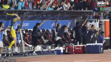 Video: HLV Park Hang-seo ăn mừng đầy cảm xúc khi Văn Hậu ghi bàn mở tỷ số