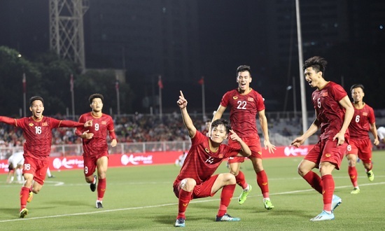 Video: U22 Việt Nam nhận quà đặc biệt từ đội tuyển bóng đá nữ trước chung kết SEA Games 30