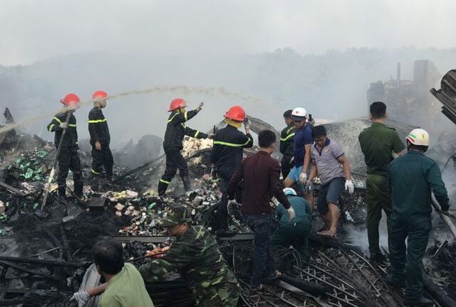 12 căn nhà bị thiêu rụi lúc rạng sáng, bé gái 14 tuổi tử vong thương tâm
