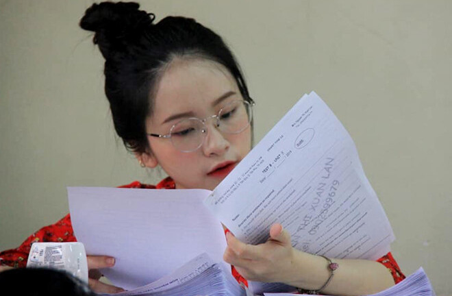 Cô giáo dạy tiếng Anh bị nhầm là học sinh cấp 2 vì sở hữu gương mặt trẻ thơ