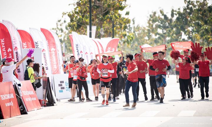 Hàng chục nghìn vận động viên chinh phục cung đường xanh tại giải Marathon quốc tế Thành phố Hồ Chí Minh Techcombank 2019