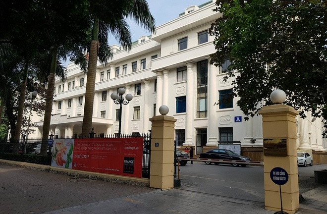 Một vụ trưởng của bộ Công thương bị phê bình vì cấp dưới đi công tác nước ngoài về muộn