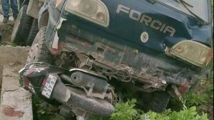 Xe tải mất lái đâm chết thầy giáo rồi lao xuống ruộng