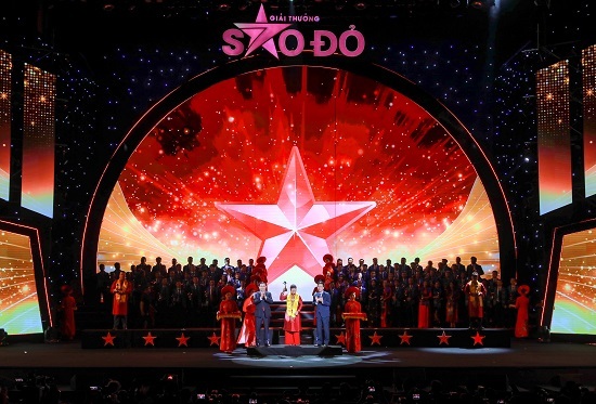 TOP 10 doanh nhân trẻ xuất sắc nhất – giải thưởng Sao Đỏ vinh danh CEO Phuc Khang Corporation 