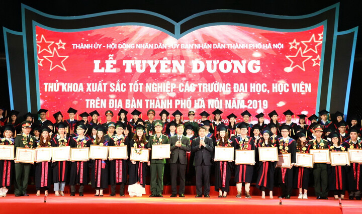 Thủ khoa và lối rẽ sau những trang sổ vàng (bài cuối): Chặng đường tìm cuộc sống mới của cô Thủ khoa thất nghiệp