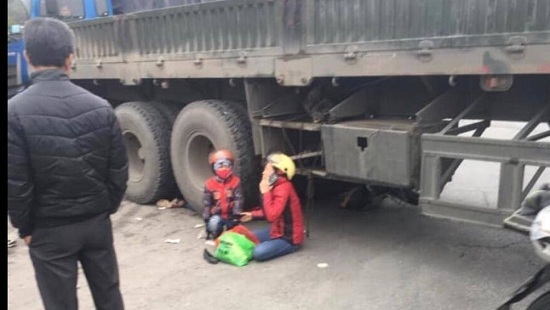 Tin tai nạn giao thông mới nhất ngày 22/12/2019: Xót xa bé 5 tuổi tử vong trên đường đi tham dự Noel với mẹ  