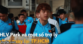 Video: Người hâm mộ đổ về sân bay chào đón U23 Việt Nam trở về sau chuyến tập huấn ở Hàn Quốc