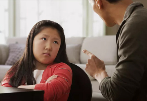 Mẹ sơ ý, con nhỏ vào mạng đốt hơn chục triệu tiền đồ chơi