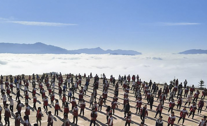 Hình ảnh học sinh Hà Giang tập thể dục giữa chốn “bồng lai tiên cảnh” gây sốt mạng xã hội