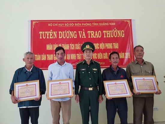 Quảng Nam: Khen thưởng người nhặt được 26 bánh heroin tại bờ biển