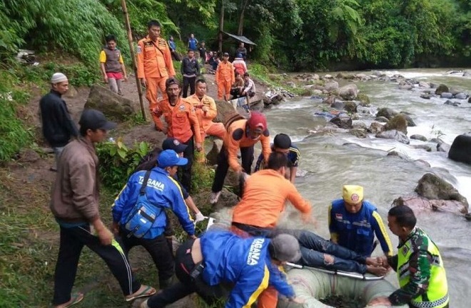 Tai nạn kinh hoàng: Xe buýt lao xuống vực sâu 80m, ít nhất 25 người chết
