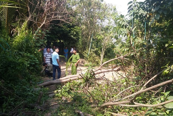 Cảnh sát nổ súng phá trường gà, 3 người bị thương