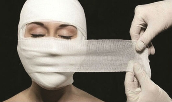 Tạm ngừng giải quyết yêu cầu thay đổi hộ tịch cho người chuyển giới