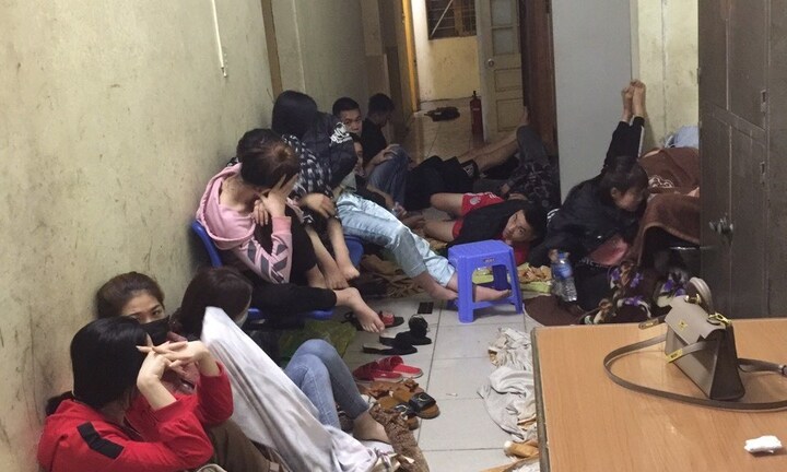 Hải Phòng: Công an đột kích quán karaoke, bắt giữ nhiều “dân chơi” dương tính với ma túy