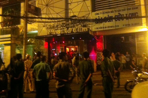 Ập 2 vũ trường, bắt hàng loạt “dân chơi” dương tính với ma túy