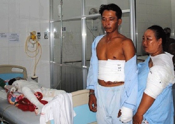 Mâu thuẫn ranh đất, tạt xăng  thiêu sống cả gia đình