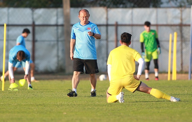 Buổi tập của U23 Việt Nam tại sân Buriram bị 