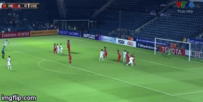 Video: Bùi Tiến Dũng bay người đấm bóng giải nguy cho khung thành của U23 Việt Nam