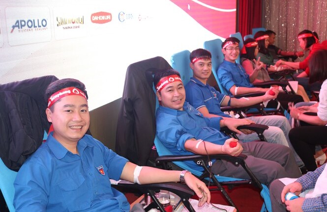 Nghệ An: Hưởng ứng ngày 'Chủ nhật đỏ', 1.200 người tham gia hiến máu