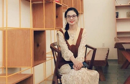 Cô giáo dạy Văn bị học trò chụp lén khiến cư dân mạng 